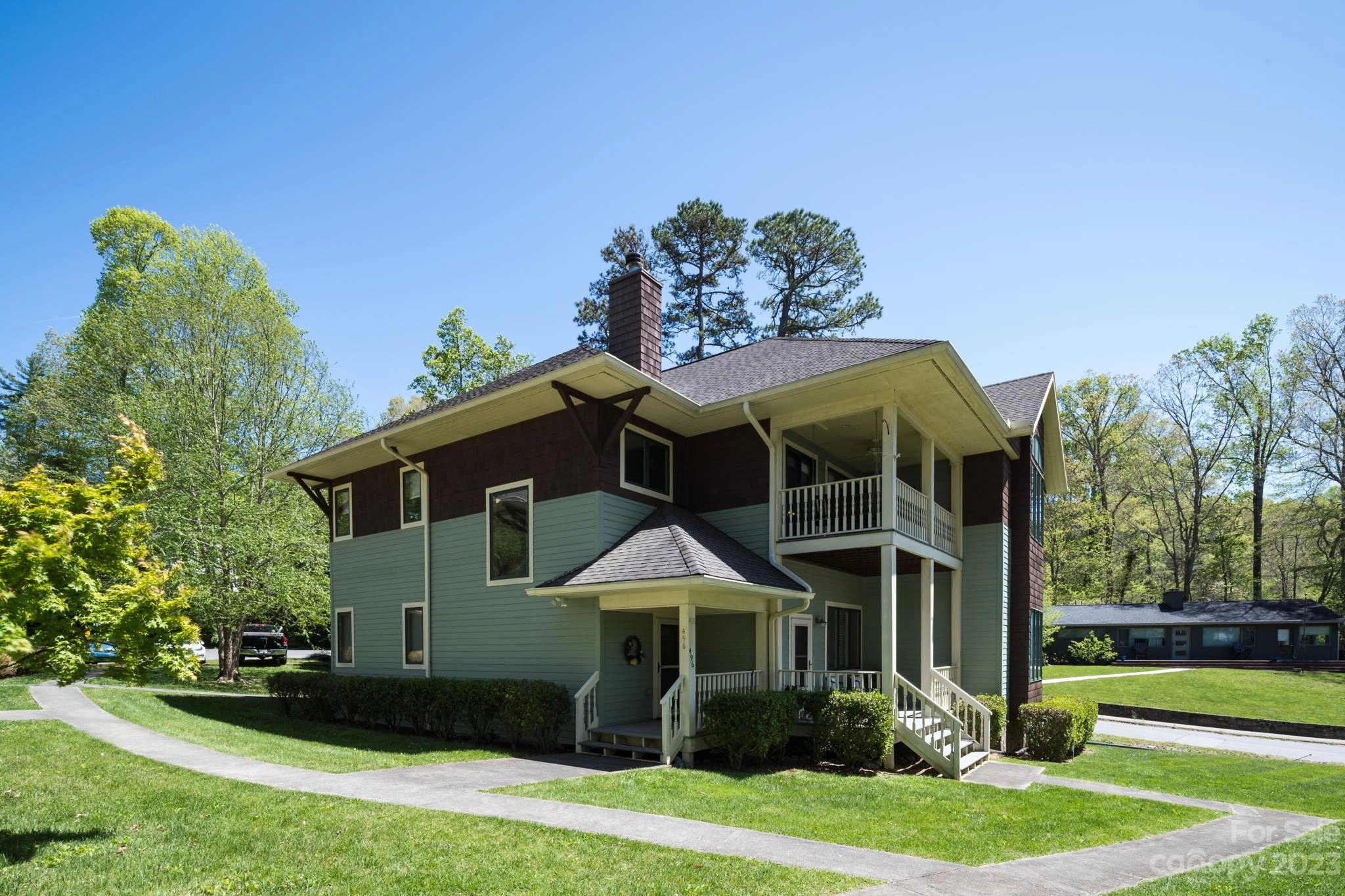 496 Rhododendron 1a Ave Unit 1A  