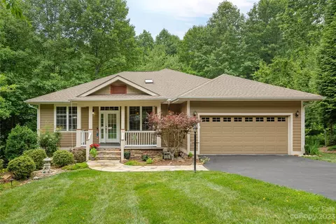 581 Pinnacle Peak Ln, Flat Rock, NC 28731