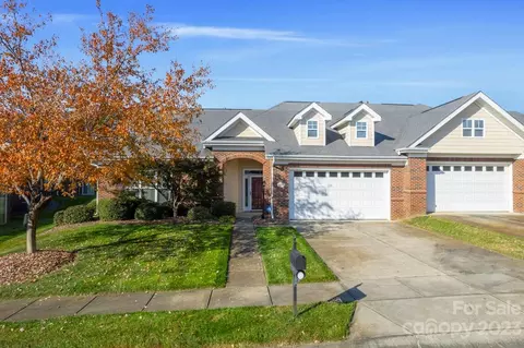 2911 Autumn Harvest Ln, Charlotte, NC 28269