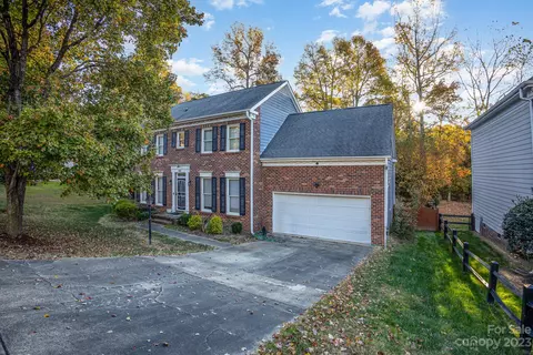 806 Grays Creek Ln, Charlotte, NC 28214