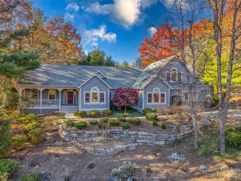 204 W Chimney Xing, Hendersonville, NC 28739