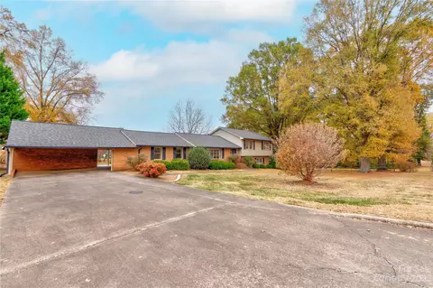 912 Sherwood Ln, Kings Mountain, NC 28086