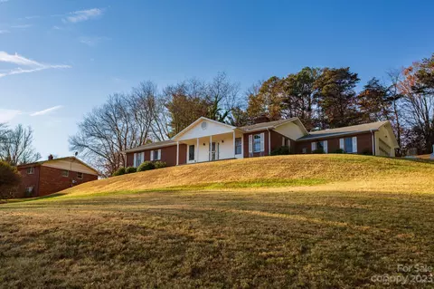 155 Keystone Dr, Asheville, NC 28806