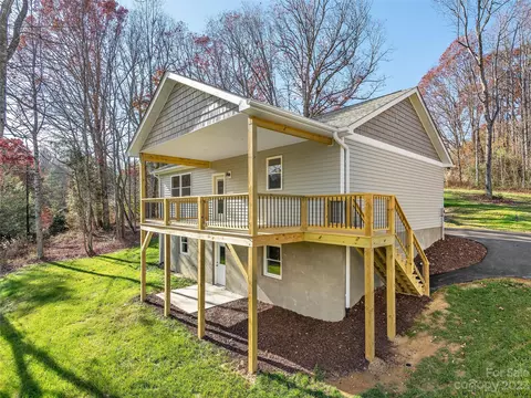 355 Shafer Rd, Flat Rock, NC 28731