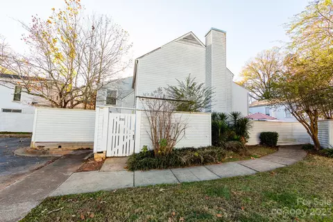 7011 Stonington Ln, Charlotte, NC 28227