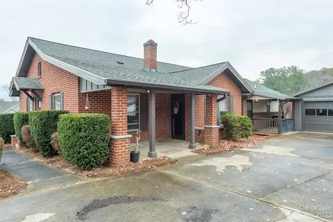 242 Buckeye Cove Rd, Swannanoa, NC 28778