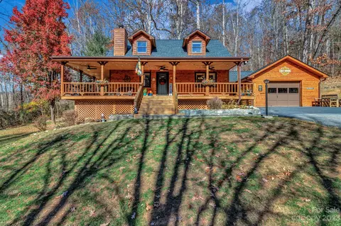 131 Junaluska Oaks Dr, Waynesville, NC 28786