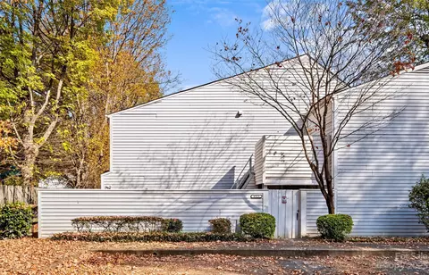 6923 Stonington Ln, Charlotte, NC 28227