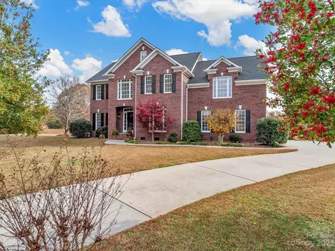 2026 Heirloom Ct, Weddington, NC 28104
