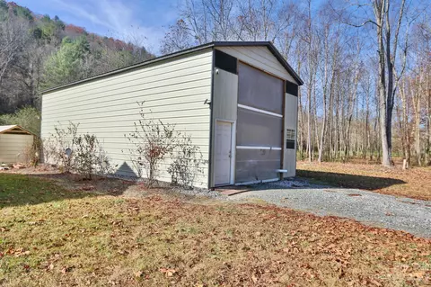 185 Eagle Hills Rd, Purlear, NC 28665 photo 5