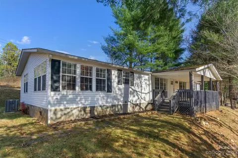122 Whitaker Rd, Fairview, NC 28730