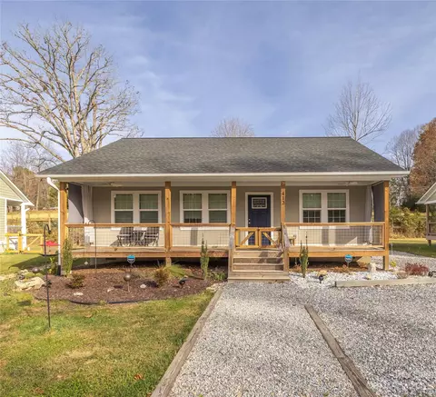 412 Lakeside Dr, Hendersonville, NC 28739