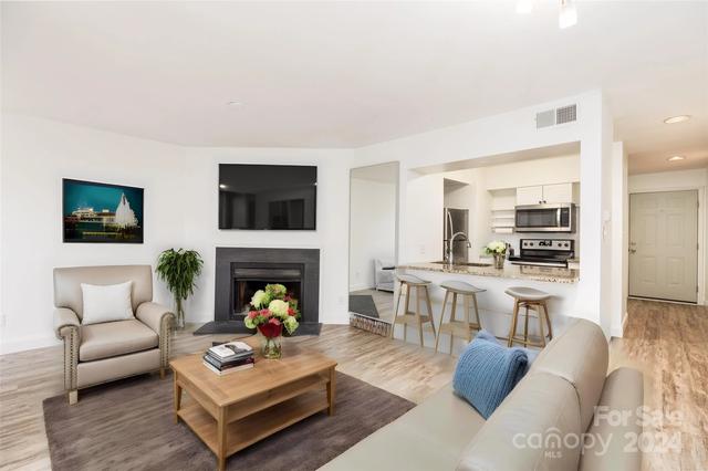244 Cedar 4 St #4, Charlotte, NC 28202