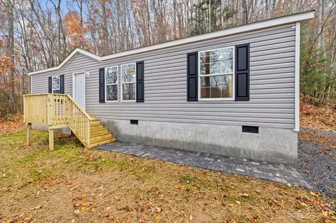 10 Sky Forest Dr, Swannanoa, NC 28778
