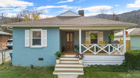 102 Campbell St, Swannanoa, NC 28778