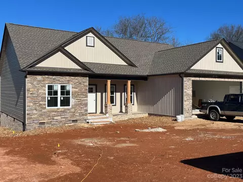 4948 Southview Dr, Hickory, NC 28602