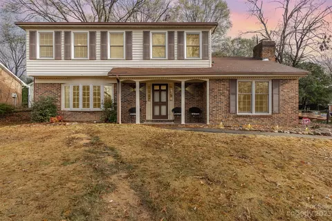 9110 Robert Frost Ln, Charlotte, NC 28213