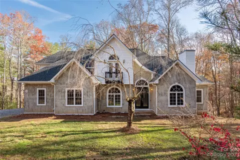 19 Edelweiss Dr, Horse Shoe, NC 28742