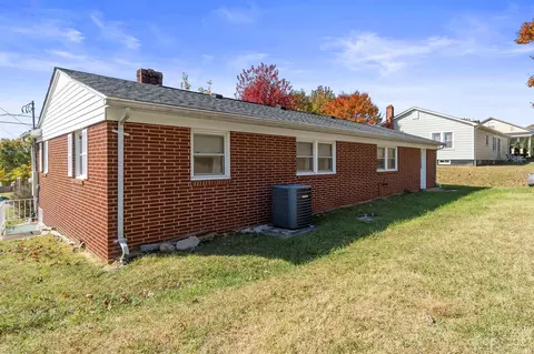115 Stephens Dr, Morganton, NC 28655 photo 4