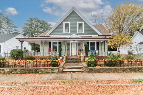 521 Alexander St, Statesville, NC 28677