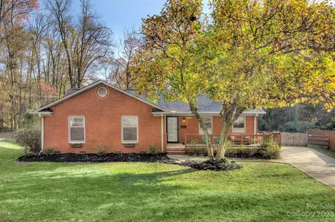 2058 Edgewater Dr, Charlotte, NC 28210