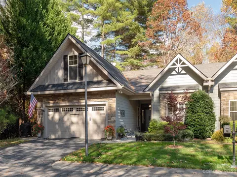 42 Winding Trail Dr, Hendersonville, NC 28791