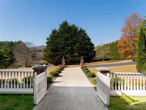 3 Walnut Ln, Fletcher, NC 28732 photo 4