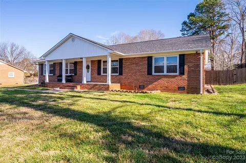 1053 Willow Dr, Lincolnton, NC 28092
