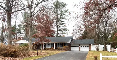 723 Shadywood Ln, Hendersonville, NC 28792