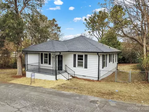 563 5th St, Chester, SC 29706 photo 3