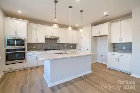 8214 Franklin Trail St, Mint Hill, NC 28227