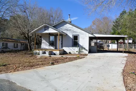 137 Crescent Dr, Forest City, NC 28043