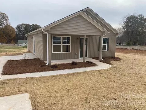 1009 Adams St, Statesville, NC 28677