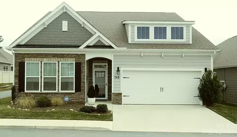 749 Summerfield Pl, Flat Rock, NC 28731