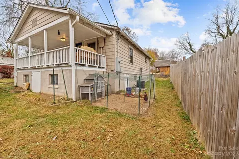 14 Church St, Candler, NC 28715