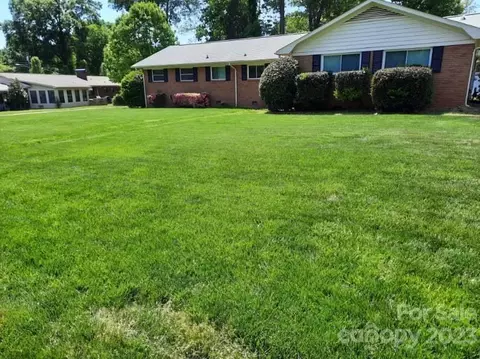 2410 Mary Ann Dr, Charlotte, NC 28214