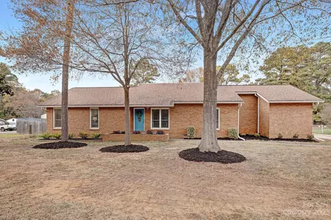 8530 Amelia Dr, Charlotte, NC 28212