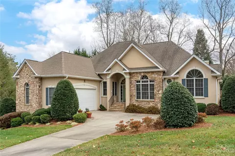 85 Mistletoe Trl, Hendersonville, NC 28791