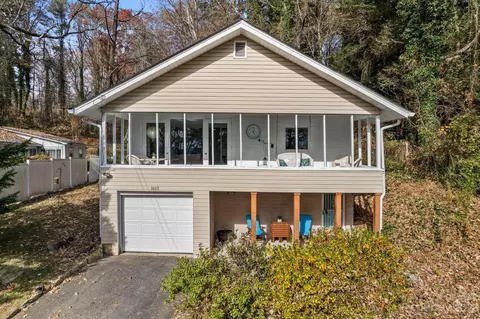 1611 Hebron Rd, Hendersonville, NC 28739