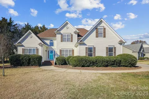 8252 Deer Dr, Harrisburg, NC 28075