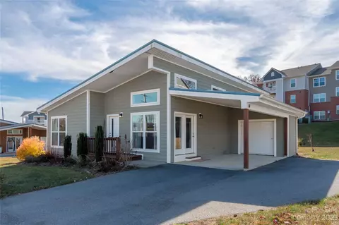 88 Strick Garden Ln, Hendersonville, NC 28792