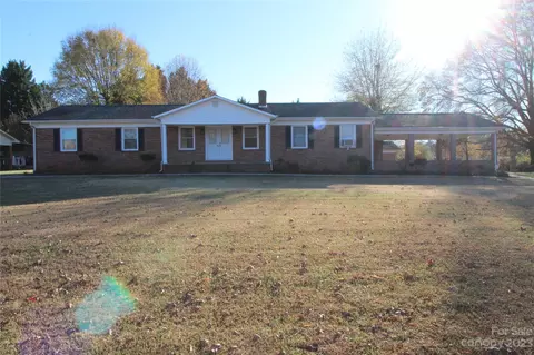 2710 25th Ne Ave NE, Hickory, NC 28601