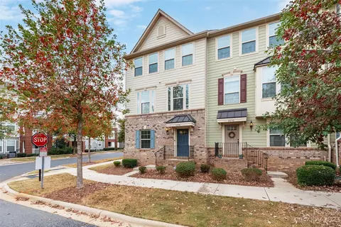 2054 Sage Park Dr, Charlotte, NC 28217