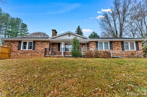 327 N Main St, Canton, NC 28716