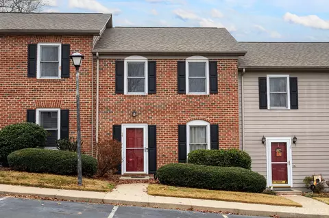 16 Sleepy Hollow Ln, Swannanoa, NC 28778