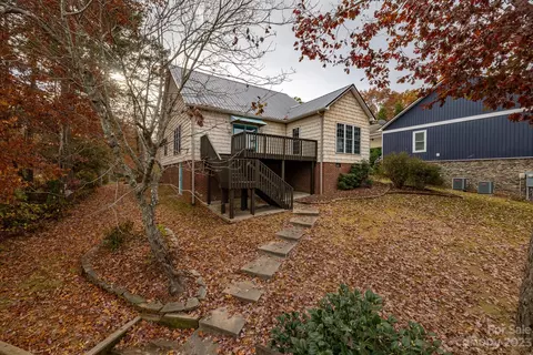 150 N Shoreline Dr, Badin Lake, NC 28127