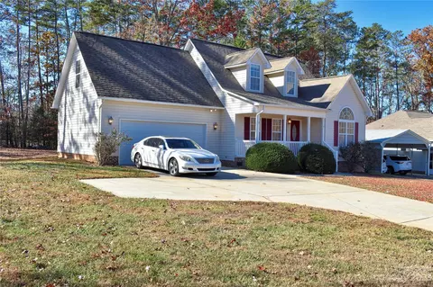 1141 Shoreline Dr, Badin Lake, NC 28127