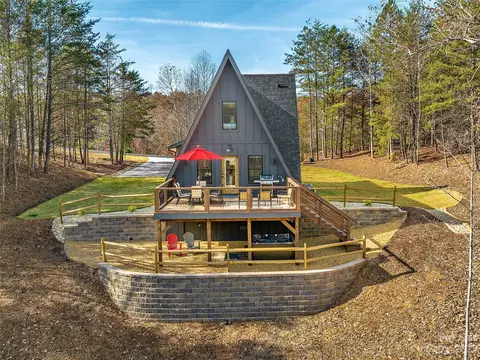 11 Indian Summer Ln, Mill Spring, NC 28756
