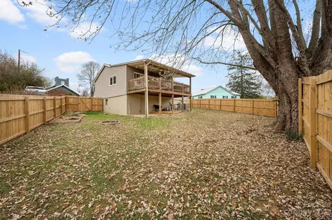 27 Stuart St, Canton, NC 28716 photo 3