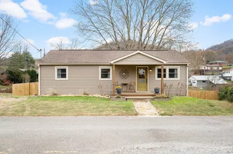 27 Stuart St, Canton, NC 28716 photo 2